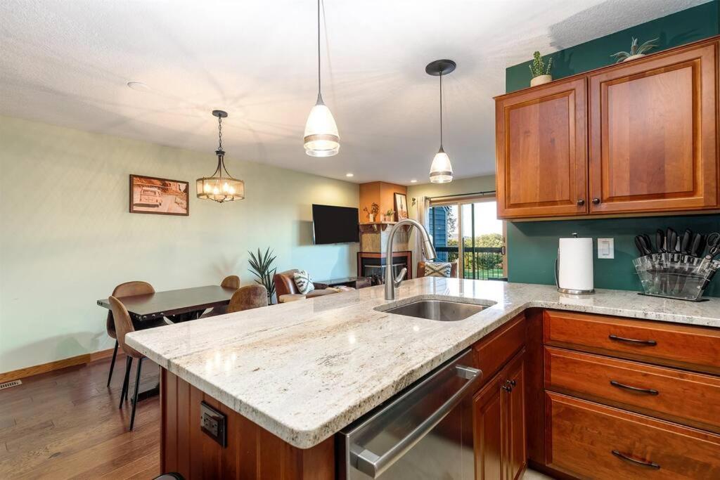 Relaxing 2Bedroom Townhome W/Playroom & Great View Galena Eksteriør billede